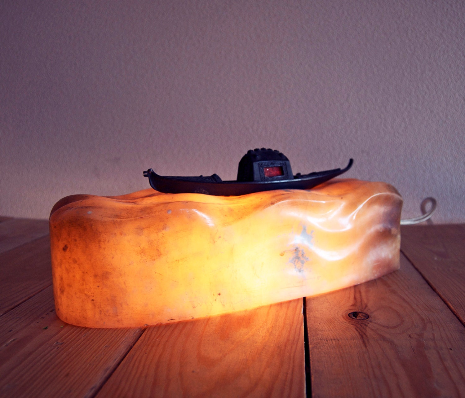 Vintage porcelain boat lamp.