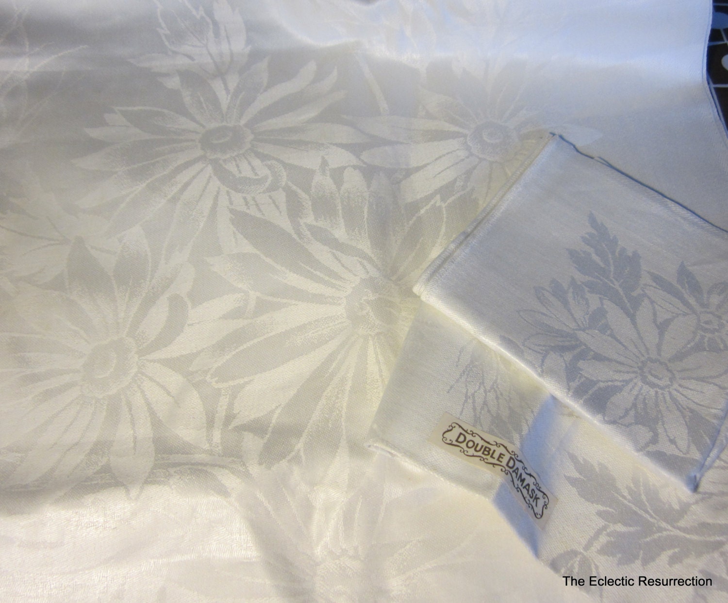 Vintage Irish Linen Tablecloth & 12 Napkins Set  Damask Unused  Ivory 124" x 68"