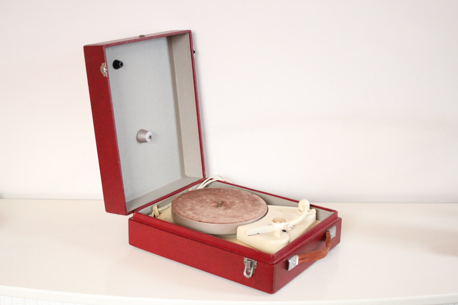 Philips A2105 mid-century record player in stylish red carrying box