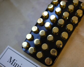 Flat top iPhone 5 spiked case