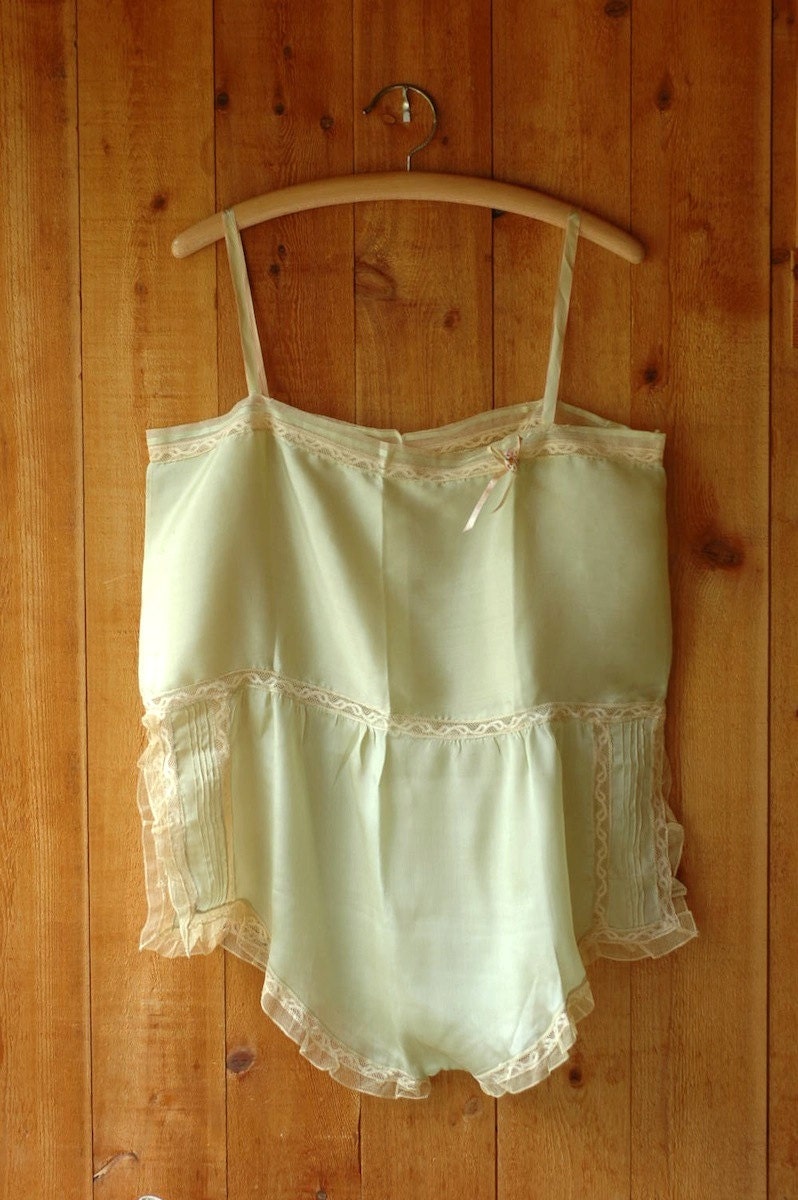 vintage 1920s lingerie / 20s green silk and lace step-in chemise / size medium large