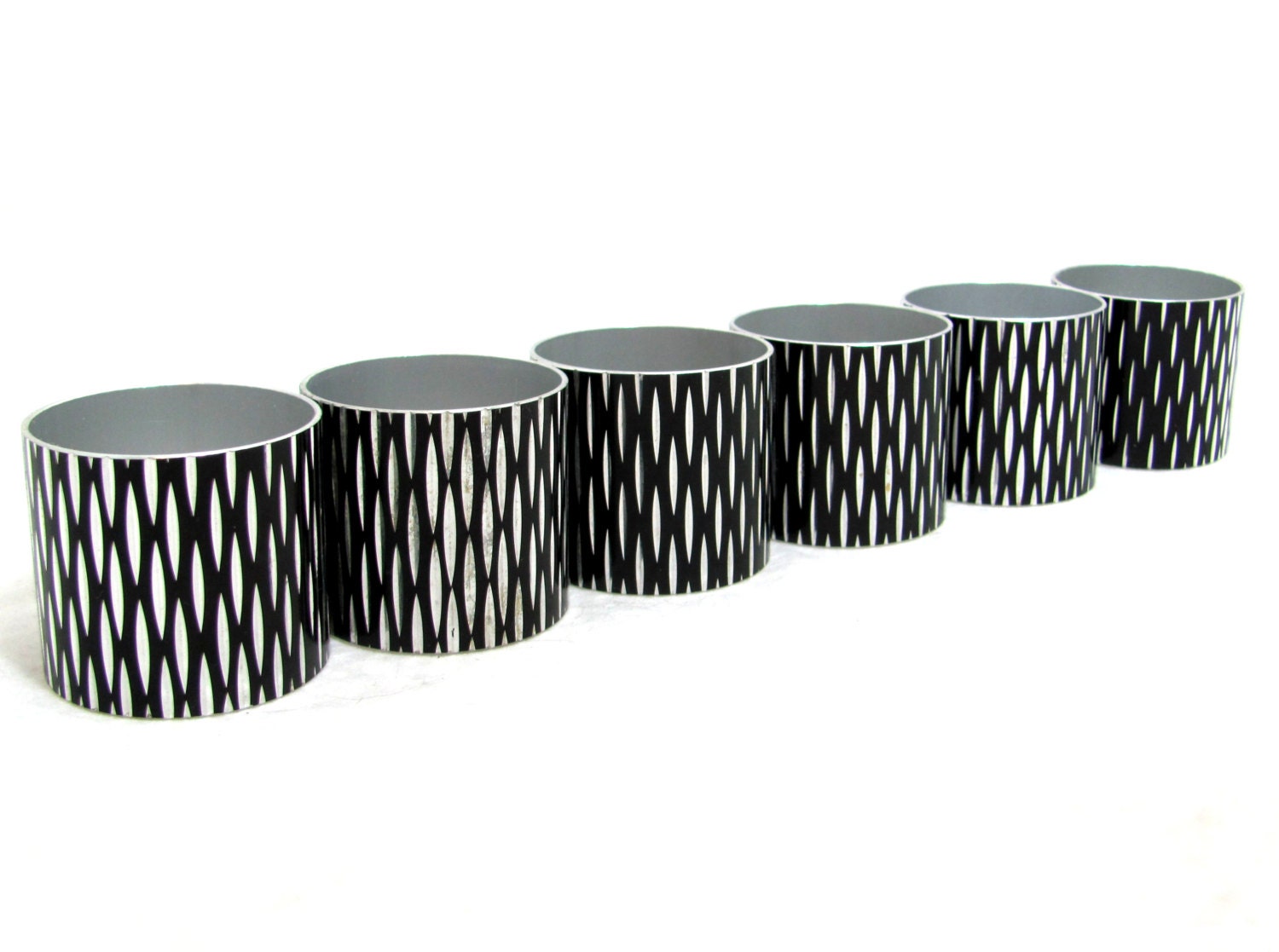 Modernist Napkin Rings, Conrah Machine Cut Diamond Cut Aluminium Aluminum Black & Silver 6 Serviette Rings 1960s