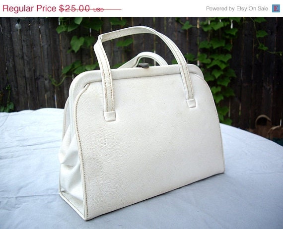 SALE Adorable White Handbag "Theodore"