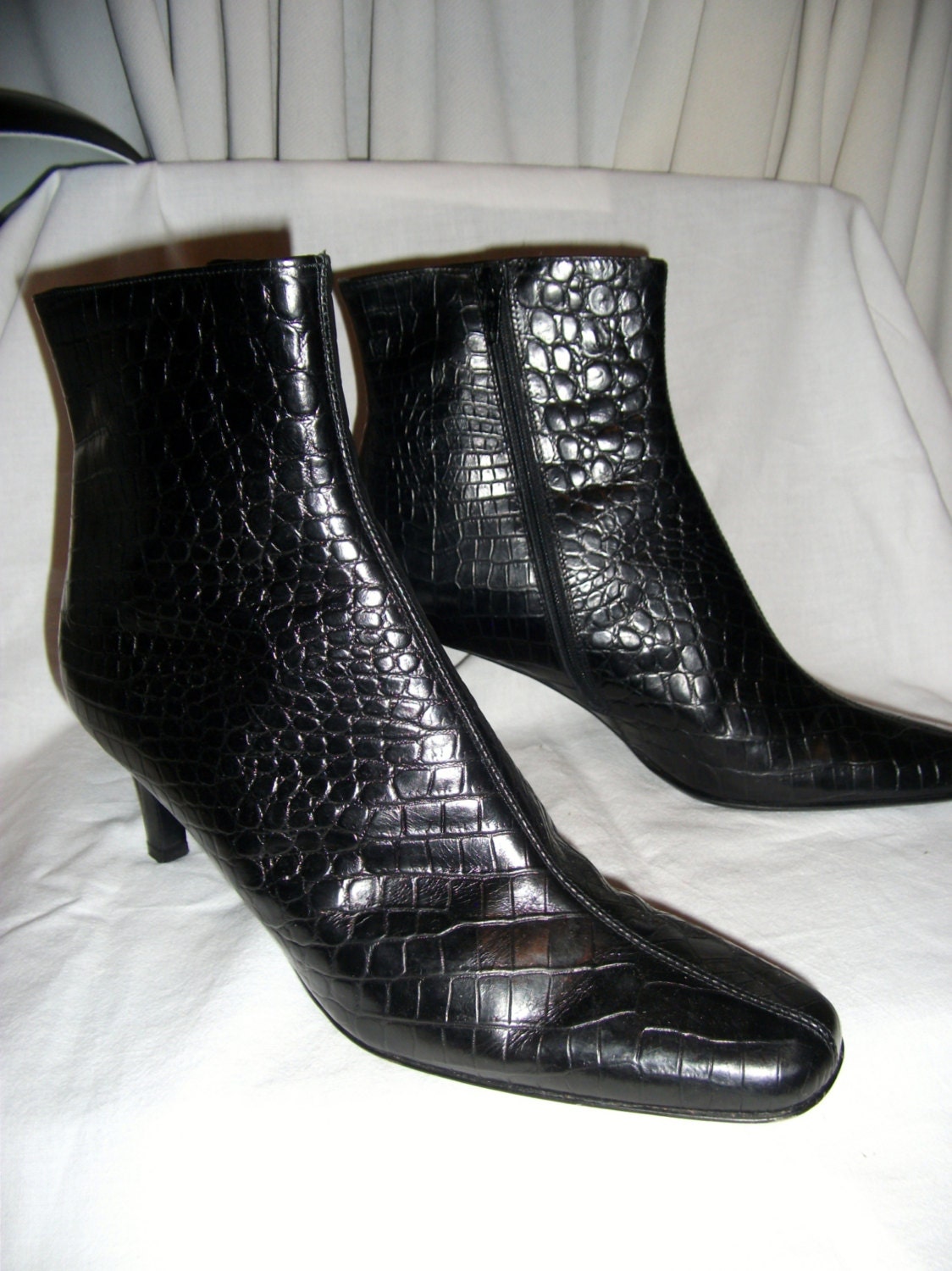 Vintage Ladies Black Leather Boots by Talbot's Size 8 Only 9 USD