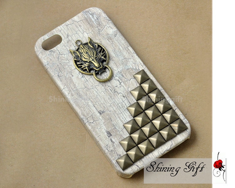 2 Colors Choice, Final Fantasy Wolf Iphone 5 case brass Studs, Wood iphone 5 case cover