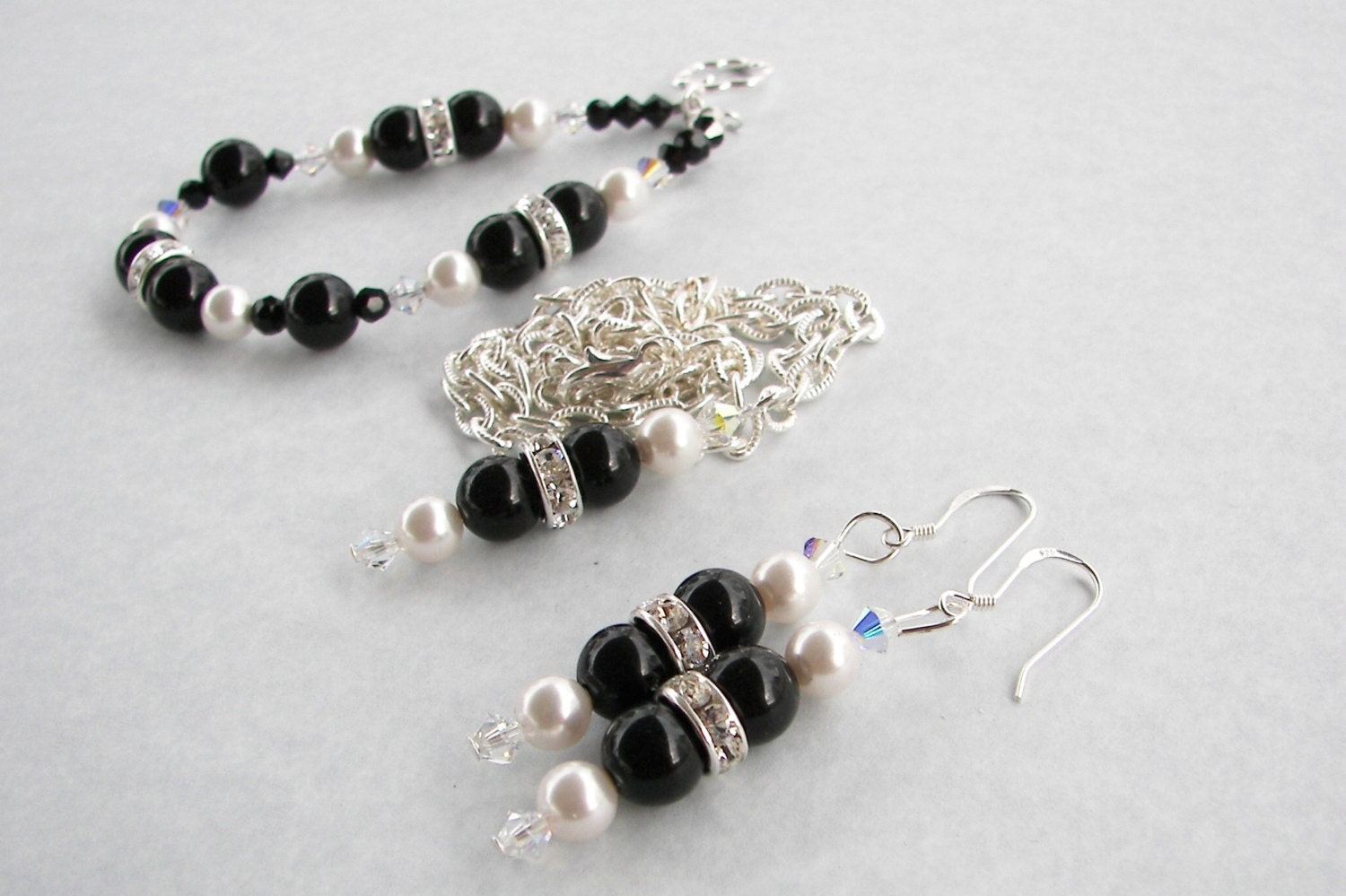 Bridesmaid Jewelry 3 Piece SET, Black and White Wedding Jewelry, Bracelet Earring and Necklace Bridesmaid SET
