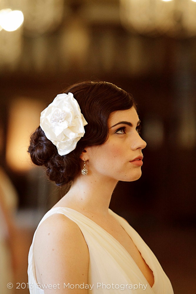English Garden Rose  - Ivory Silk Flower Hair Clip - with Pearl Stamens