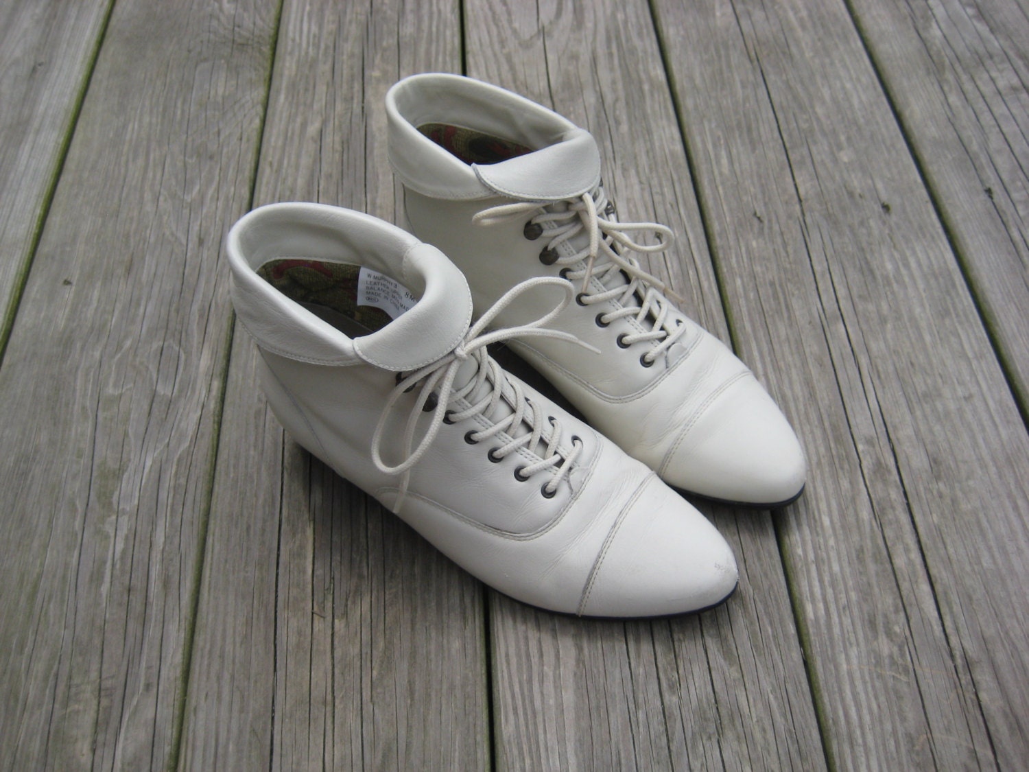 Vintage Maine Woods leather off-white cream colored ankle pixie boots size 8 M