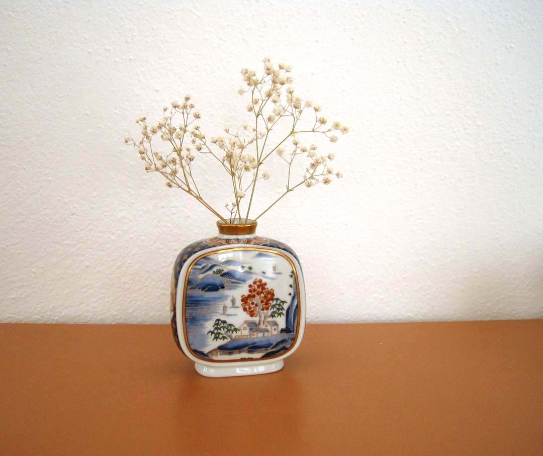 Vintage Japanese Vase, Landscape Scene