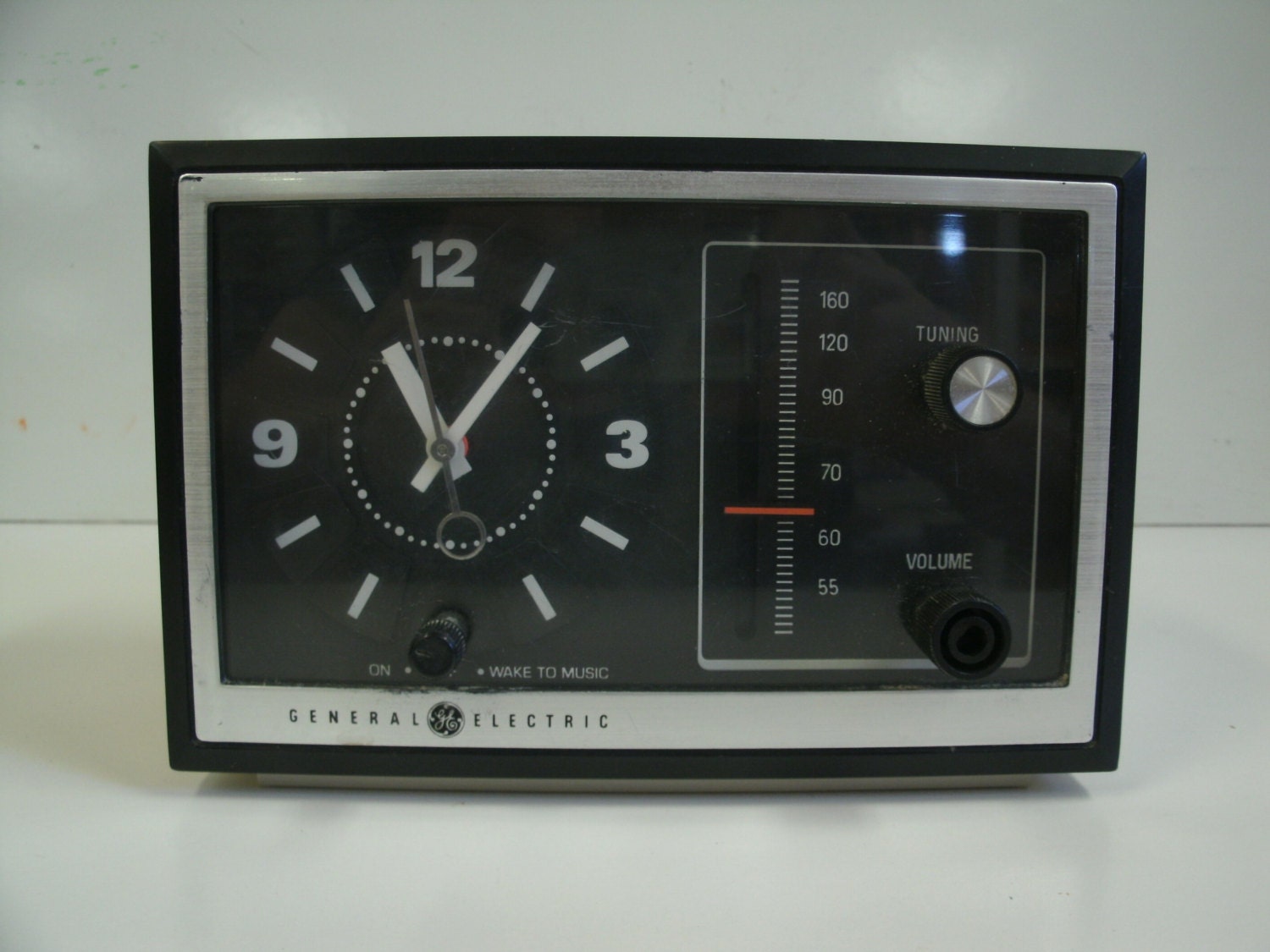 Vintage General Electric Alarm Clock Radio - AM only