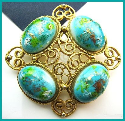 Vintage Juliana D & E Brooch Pin Blue Speckled Stones Twisted Gold Metal Heart Designs 2 1/4"