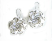 MADE TO ORDER, Zipper Flower Earrings White, all size  Approx 2,8 in/ 7 cm- size flower 2 in / 5 cm, eco friendly,recycled jewelry