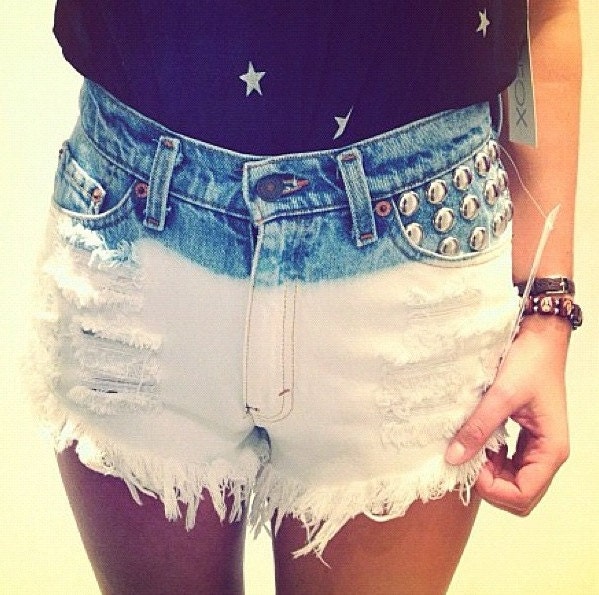 Vintage LEVIS Studded High Waisted OMBRE Denim Shorts S