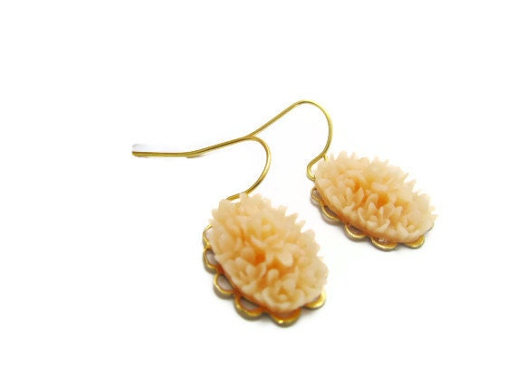 Adorable  coral resin flower earrings - bridesmaid --