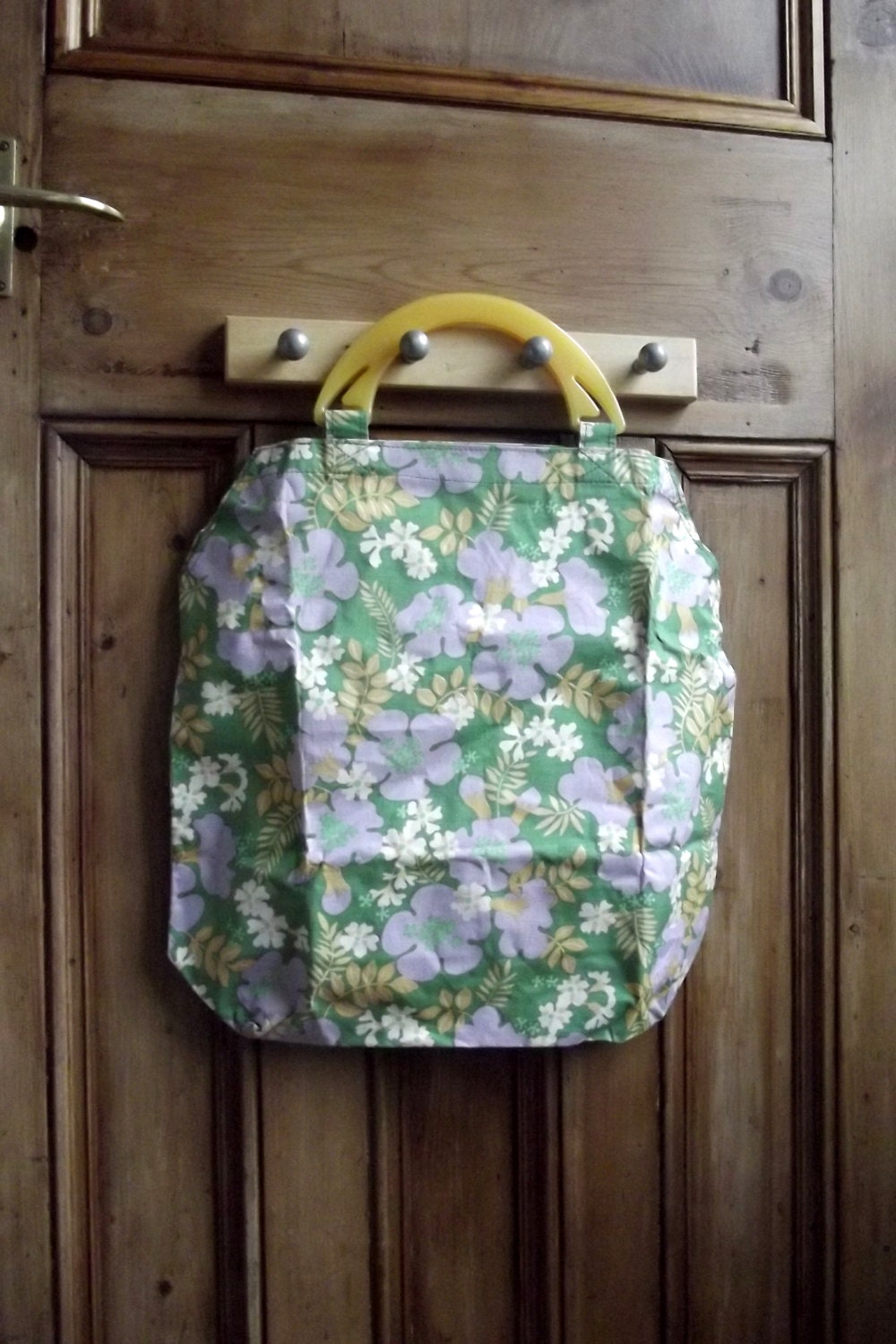 floral vintage retro 70s tote shopping bag purse green purple yellow plastic handles canvas kitsch