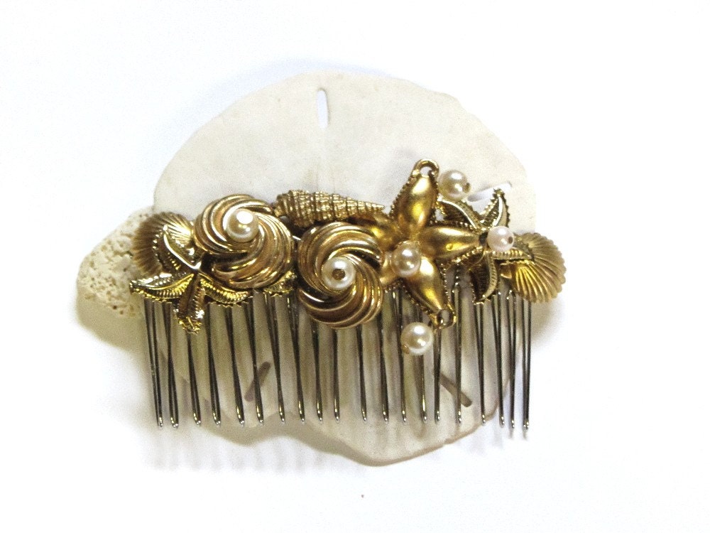 Gold Bridal Hair Accessory, Gold Wedding Comb, Gold and Pearl Comb, Seashells and Pearls, Prom Hair Jewelry, Beach Wedding