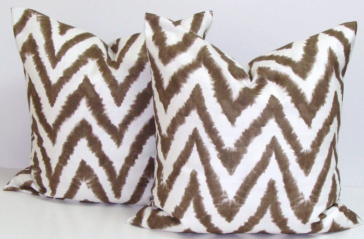 BROWN PILLOW SET.14x14 inch Decorator Pillow Cover.Printed Fabric Front and Back.Cushion.Small Pillow..Cushion.Home Decor
