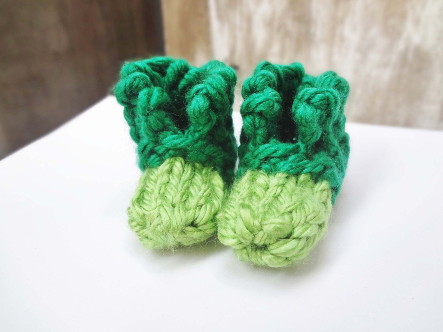 Unisex Baby Knit Booties - green slippers for boy or girl, toddler fall winter warm socks - photo prop - baby shower gift