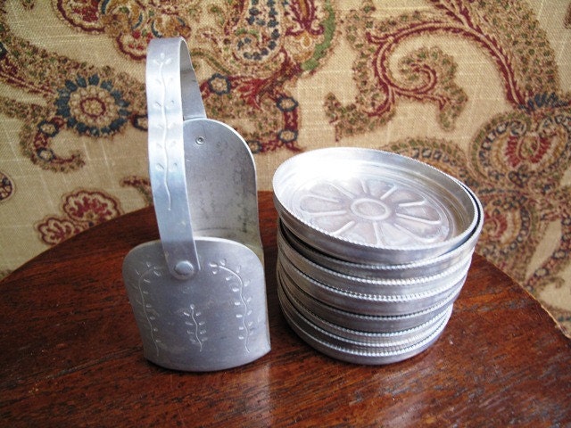 Retro Aluminum Coasters with Caddy, Set of 8, with Carry Case, Mad Men, Serving, Daisy Design