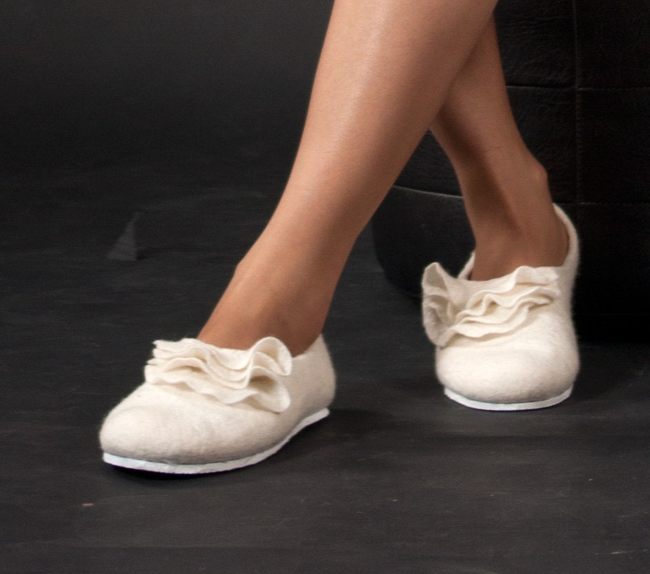 Felted slippers -white- wool clogs - wedding- summer fashion - cozy-gift for mom