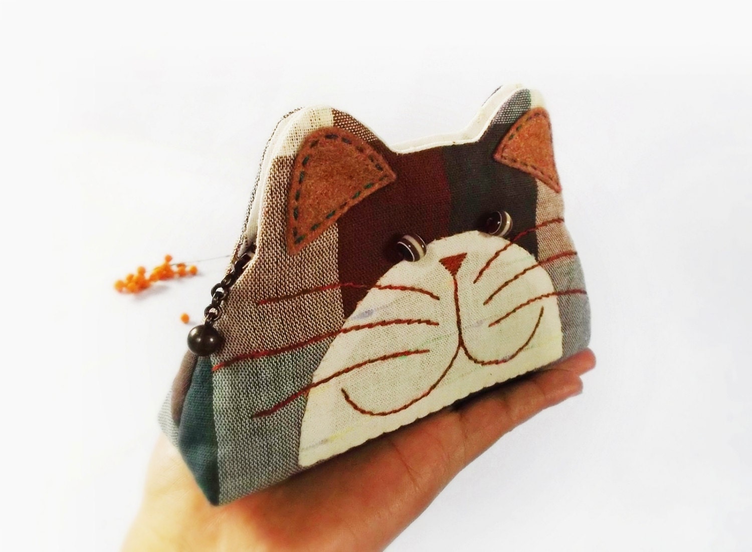 Cat purse / Hand embroidery / Pencil bag / Cosmetic bag / Zipper purse/ Gift bag / Bag zippered - Made to order