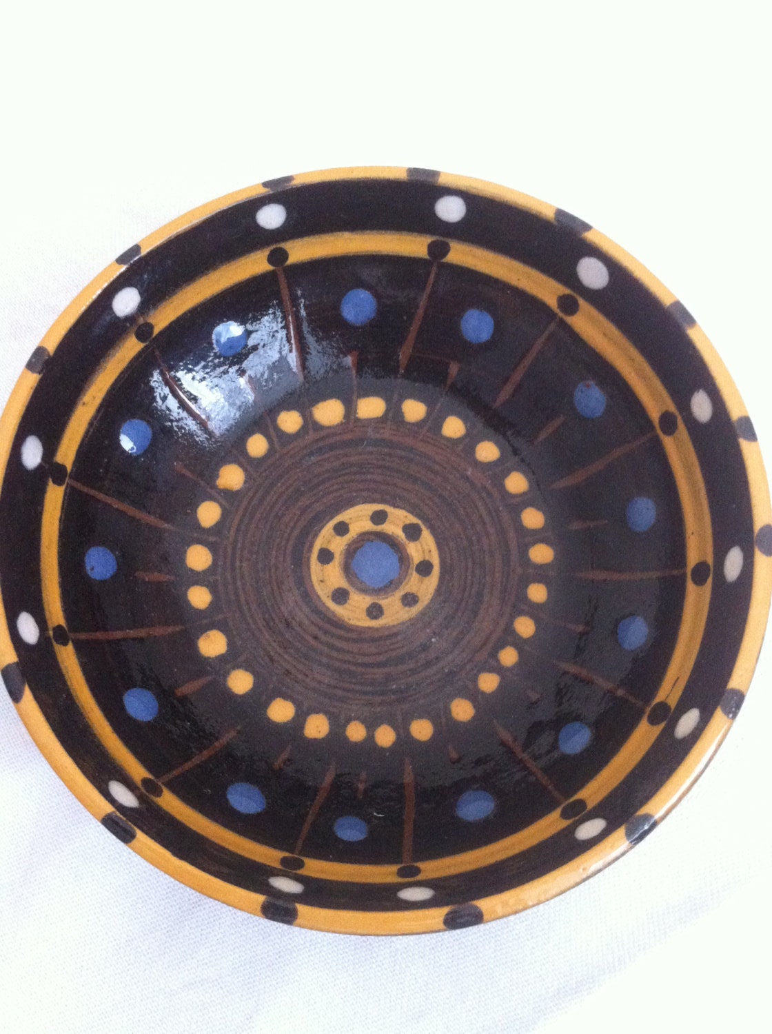 Bowl in terracotta with handpainted decoration