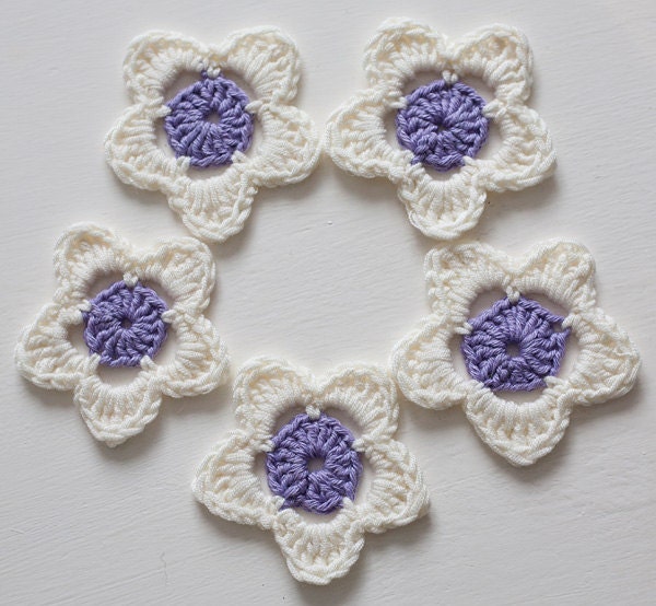 Crochet Flowers Applique - Lavender and Cream Cotton -set of 5