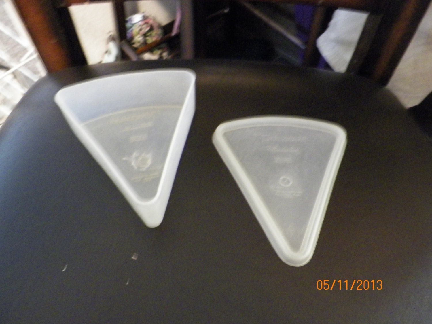 Vintage Tupperware pie taker
