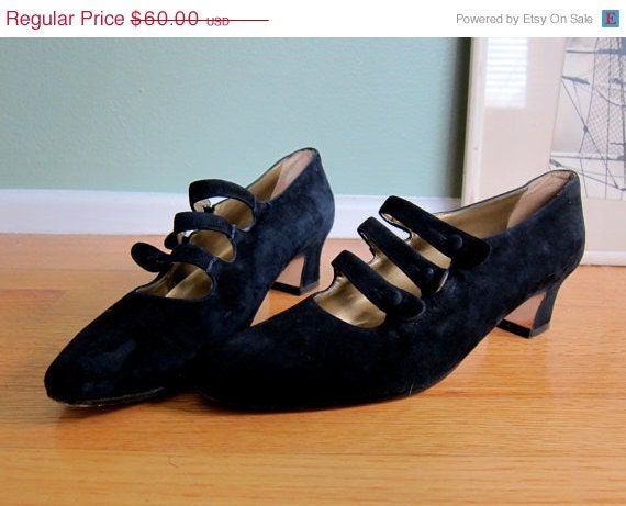 25% OFF SALE 1960s shoes/ black suede  mary jane heels/ vintage black mary jane shoes size  8