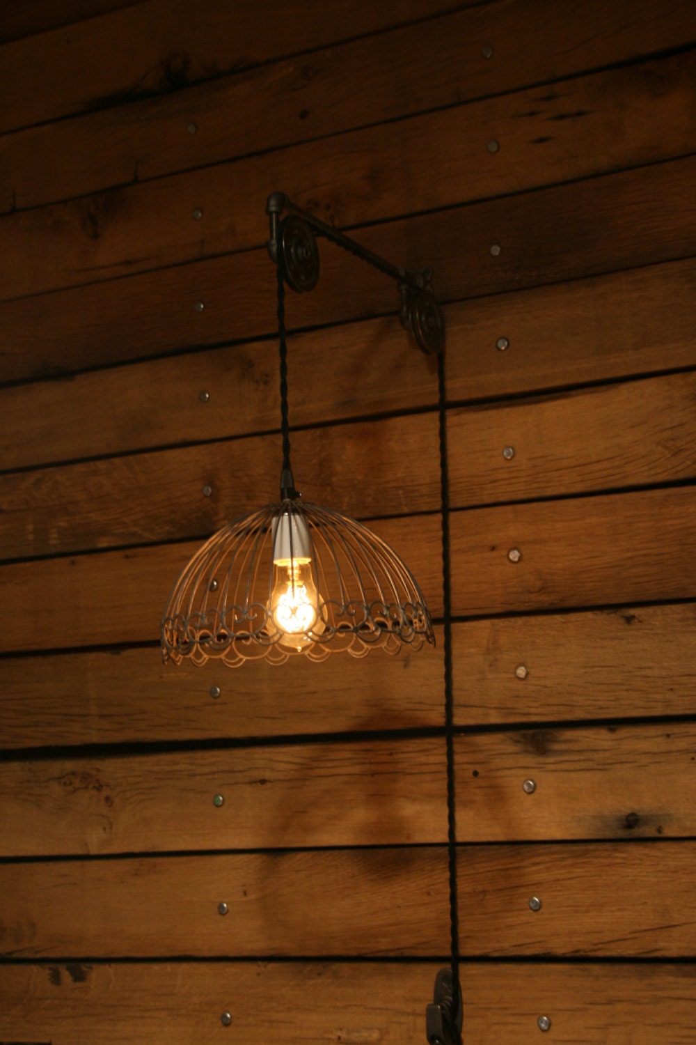 Adjustable Industrial Hanging Wall Pulley Light