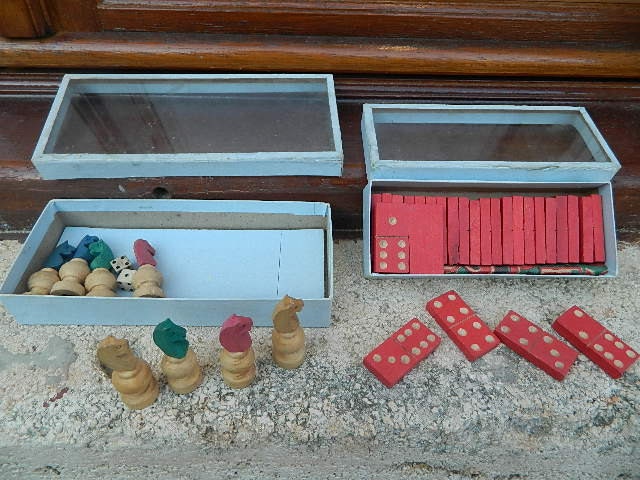 1960 Vintage French "domino games and little wooden horses"