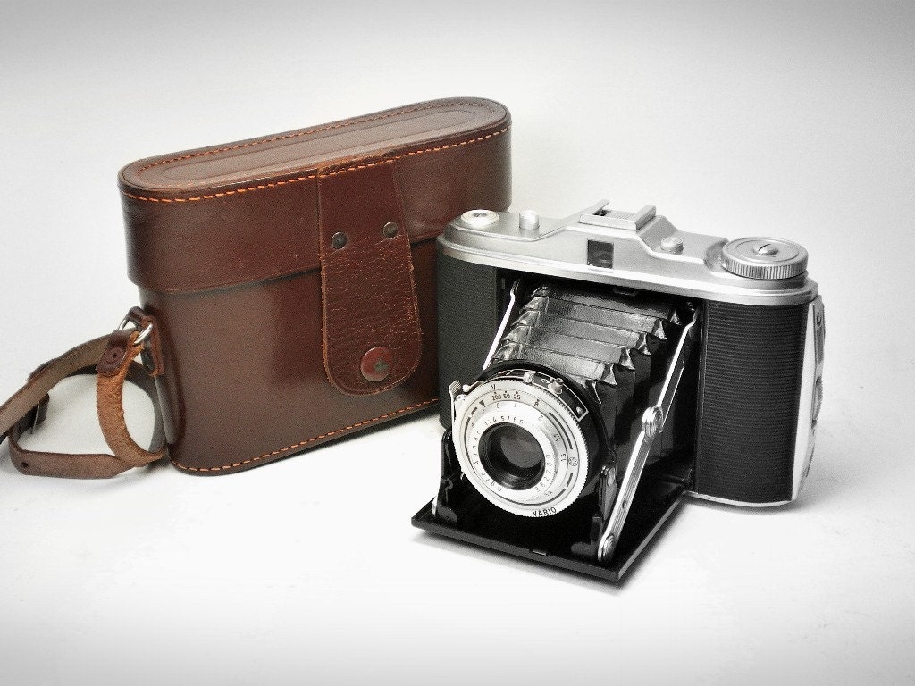 Agfa Isolette 1 - Nice Vintage 1950's Folding Bellows Camera with Case