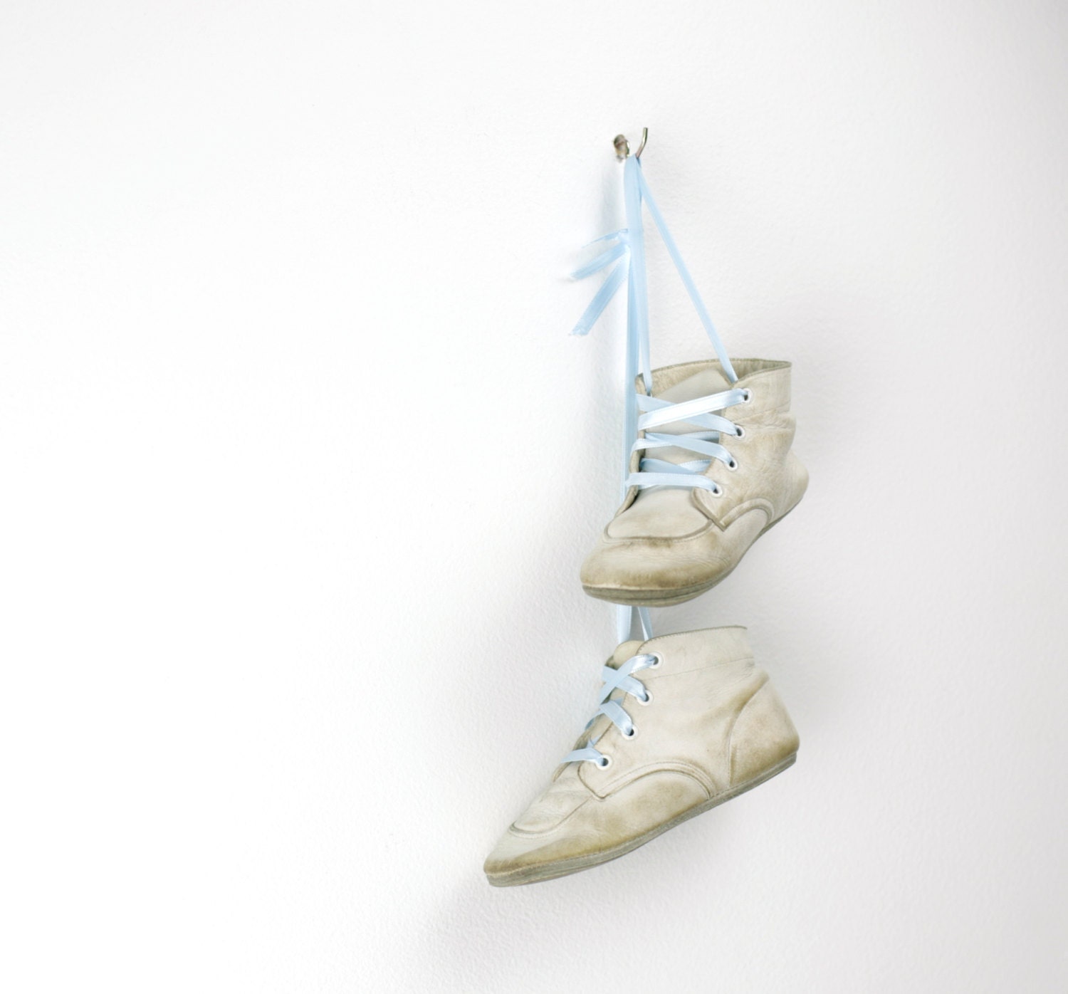 Vintage Ankle Shoes in White Leather Lace Ups 1950s Size 2