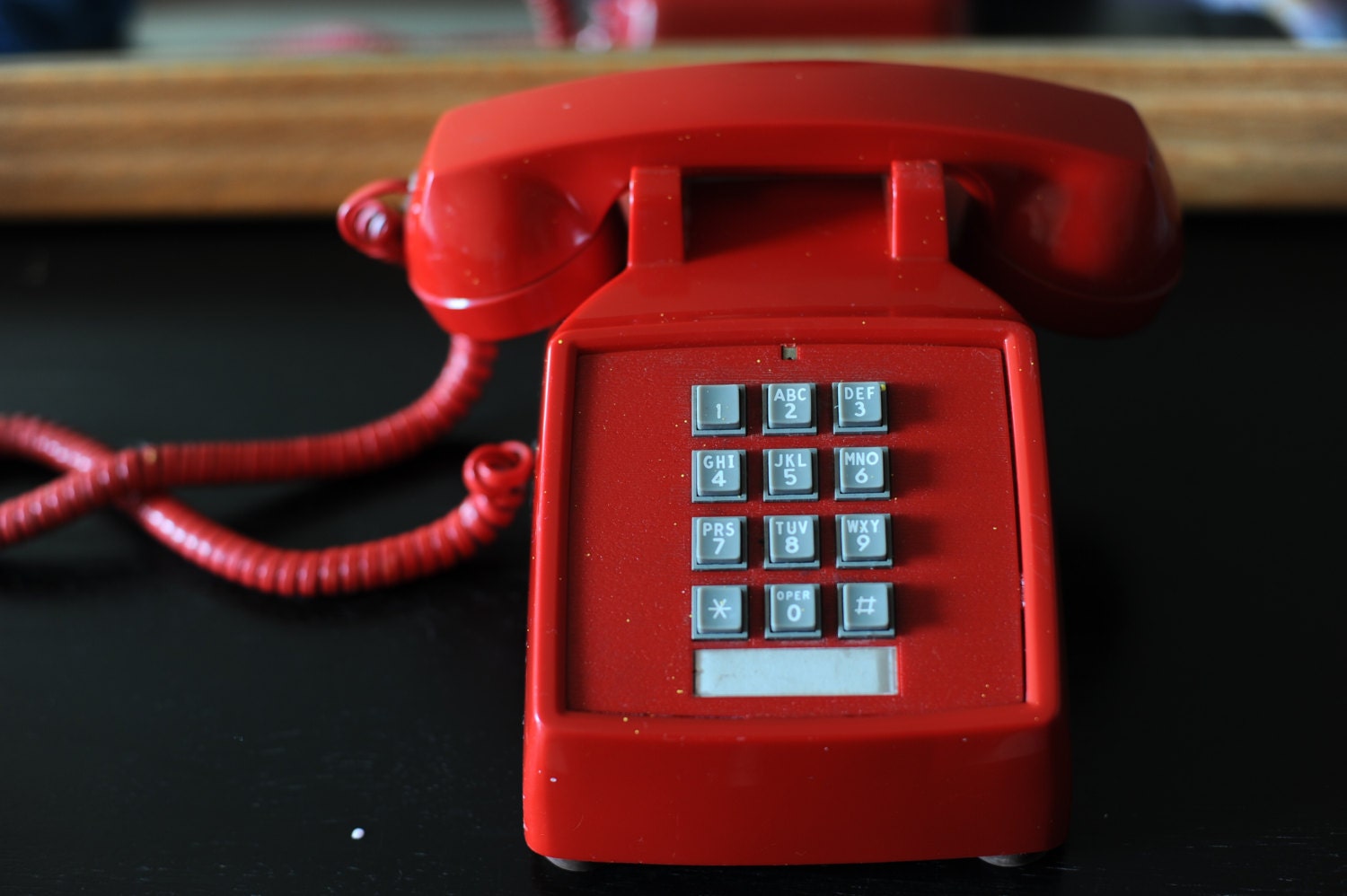 Vintate phone bright red
