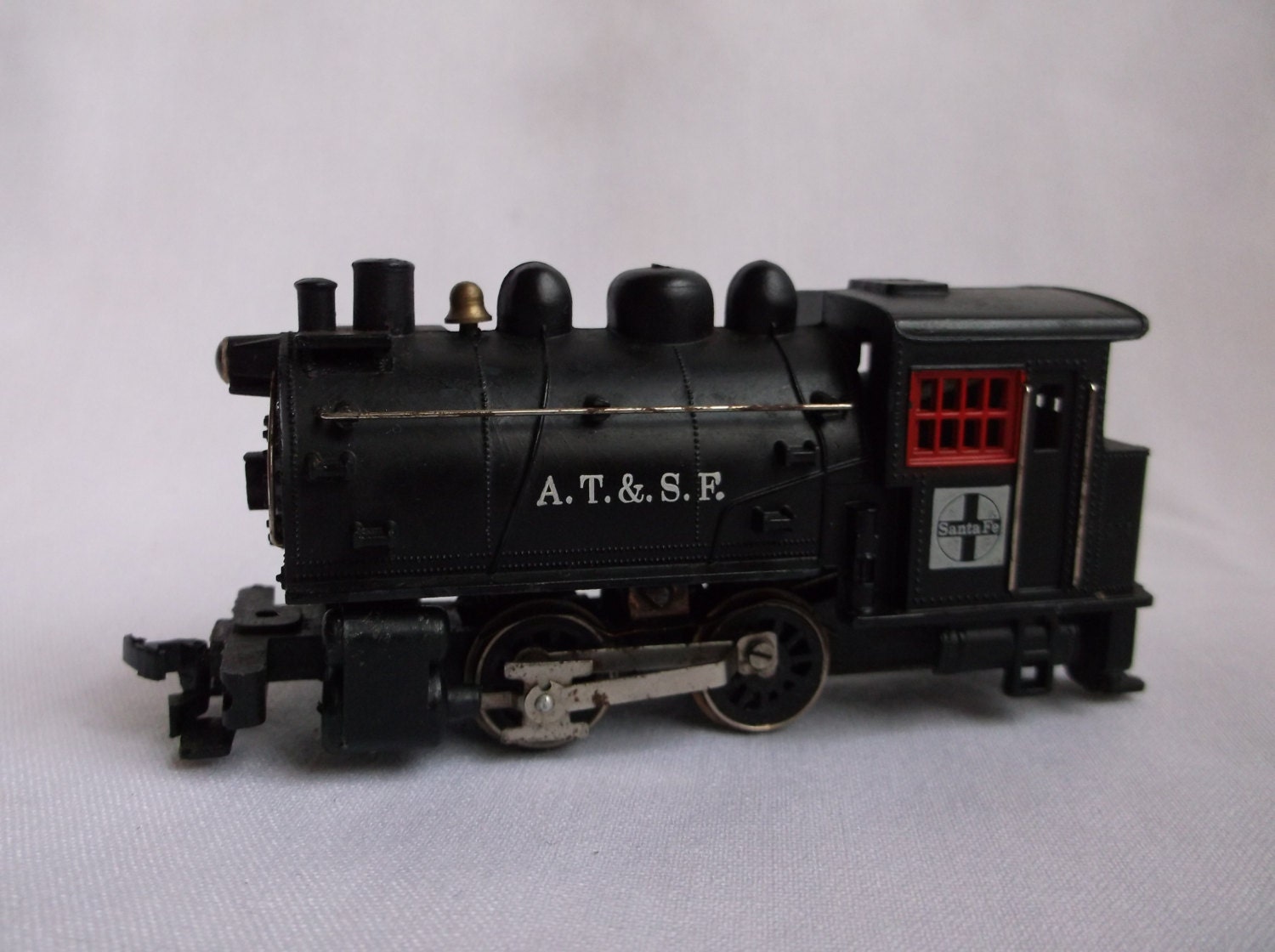 Fathers Day Sale - HO 1:87 Life-Like 0-4-0 Dockside Steam Locomotive Santa Fe A.T. & S.F - Vintage Collectible Train Engine