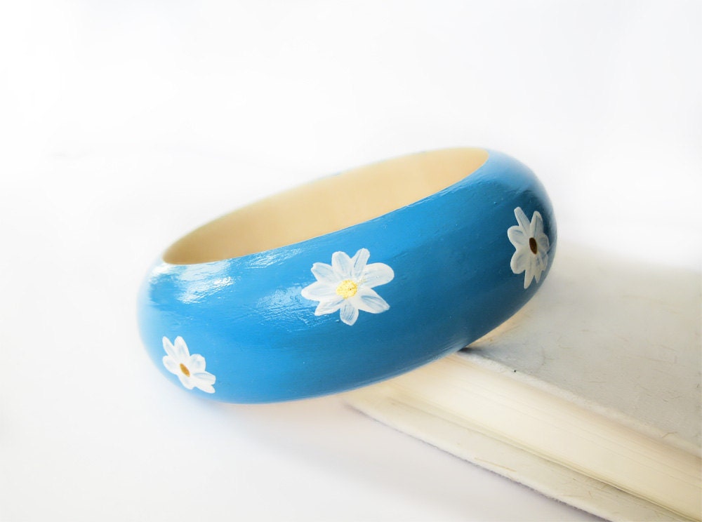 Blue Wooden Bangle with White Chamomiles /  Hand Painted Bracelet / Wood Jewelry / Eco-friendly Jewellery