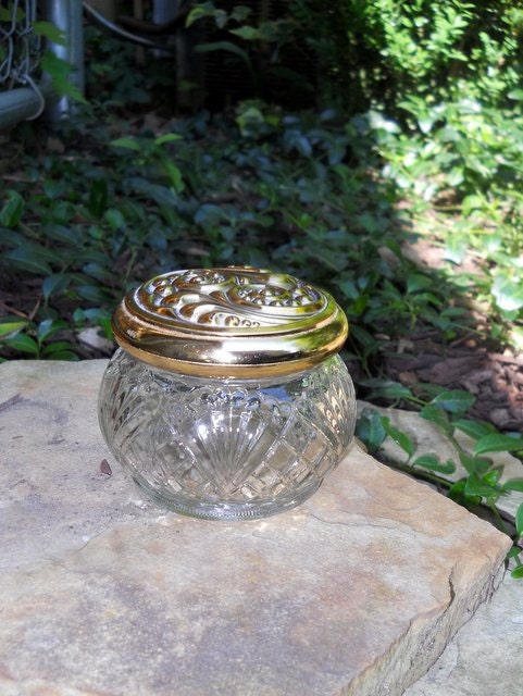Vintage Avon Clear Cut Glass Sachet Makeup Vanity Bottle Jar Gold tone Lid Hollywood regency