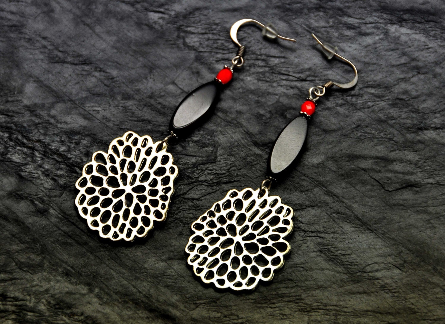 Delicate and Light earrings, made with Silver filigrees and black oval and red faceted czech crystal beads