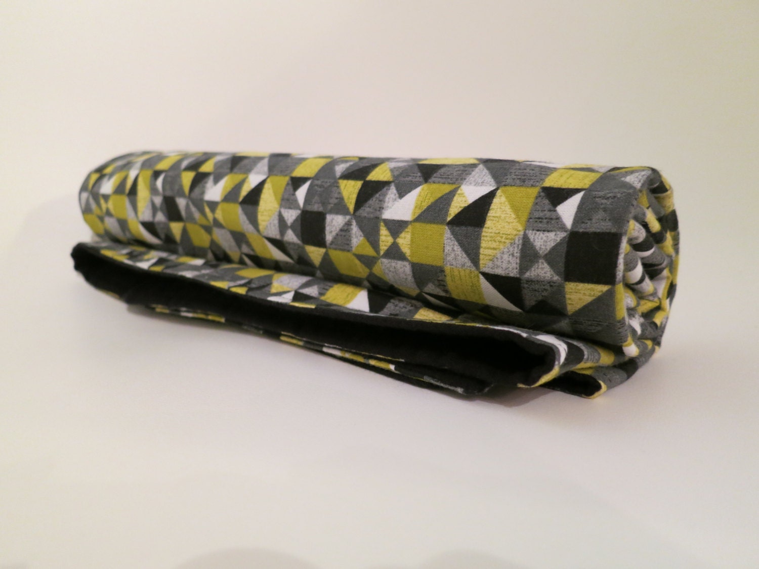 Mixed Triangles Receiving Blanket