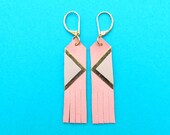 Sinki earrings, pastel tones, retro style in leather, fringes and triangles
