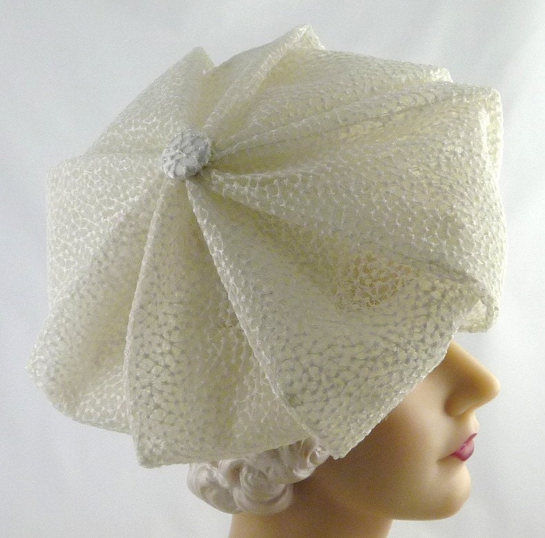 Art Deco 1930s Hat Cream Lace Open Petal Beret