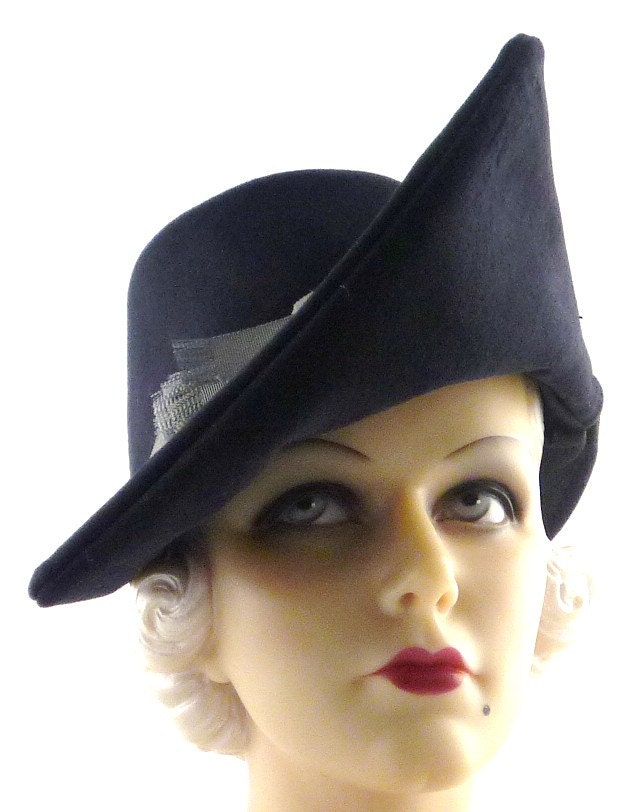 Art Deco 1930s Dark Navy Wool Felt Grey Millinery Grosgrain Ribbon Hat