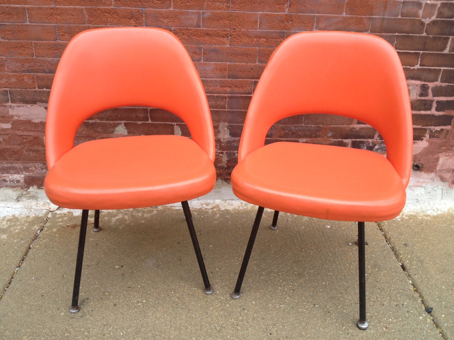 Set of 2 Vintage Saarinen Side Chairs