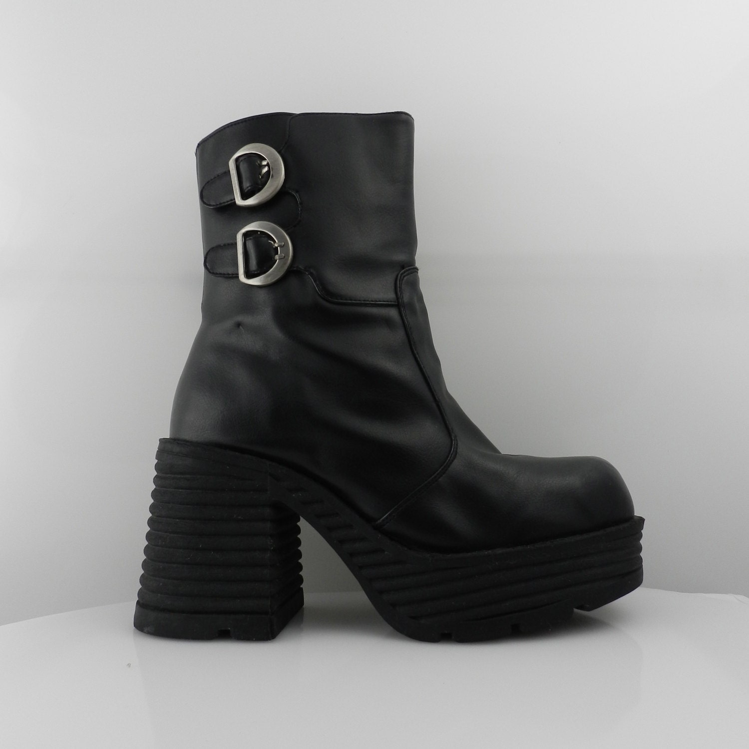 90s black heeled combat boots / faux leather CYBER goth 8.5