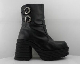 90s black heeled combat boots / faux leather CYBER goth 8.5