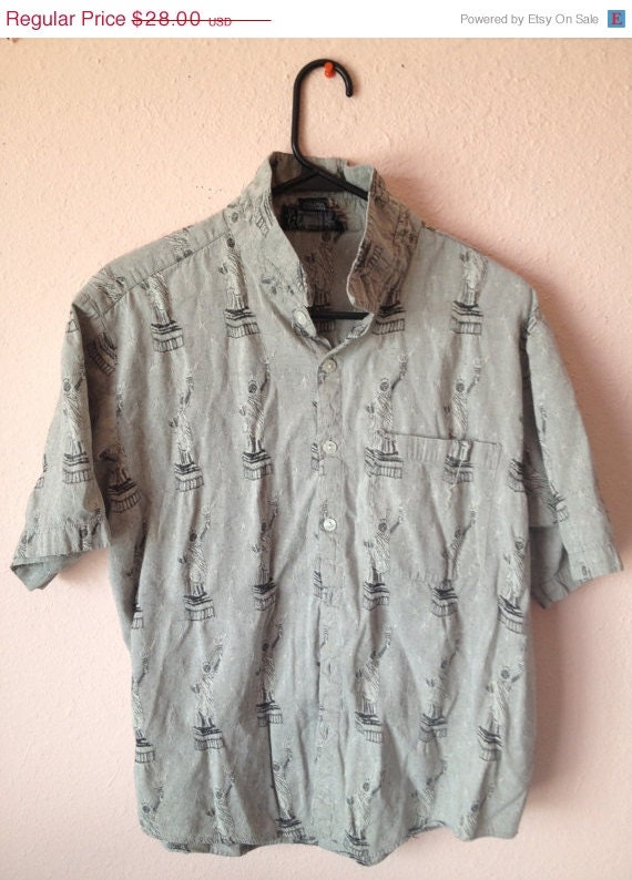 CLEARANCE SALE VTG Women's 80's 90's Grey Lady Liberty Print Button Down Shirt (L)
