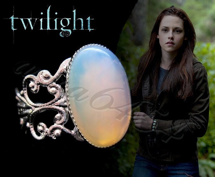Twilight new moon - Bella Swan moonstone ring - Twilight moonstone Bella ring - plus Twilight card