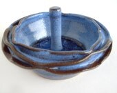 Flower ring holder: blue with crackled glass