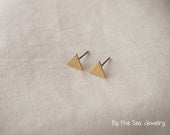 Tiny Hammered Trianle Raw brass studs earrings -simple everyday jewelry -dainty