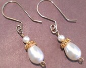 Cream Swarovski Pearl Handmade Dangle Earrings in Gold, Gold Drop Earrings, June Birthstone jewelry